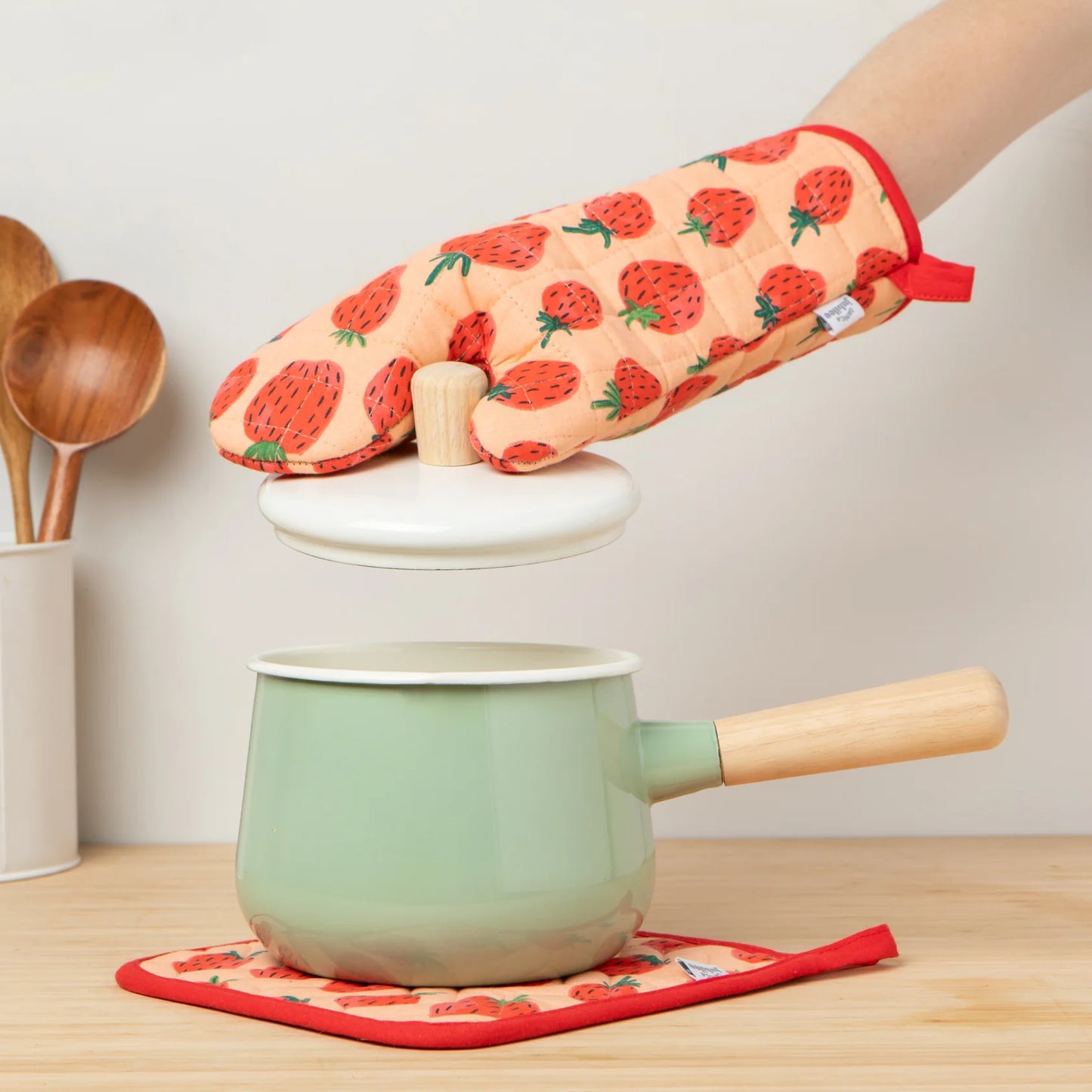 Berry Sweet Oven Mitt - Ali's Wagon
