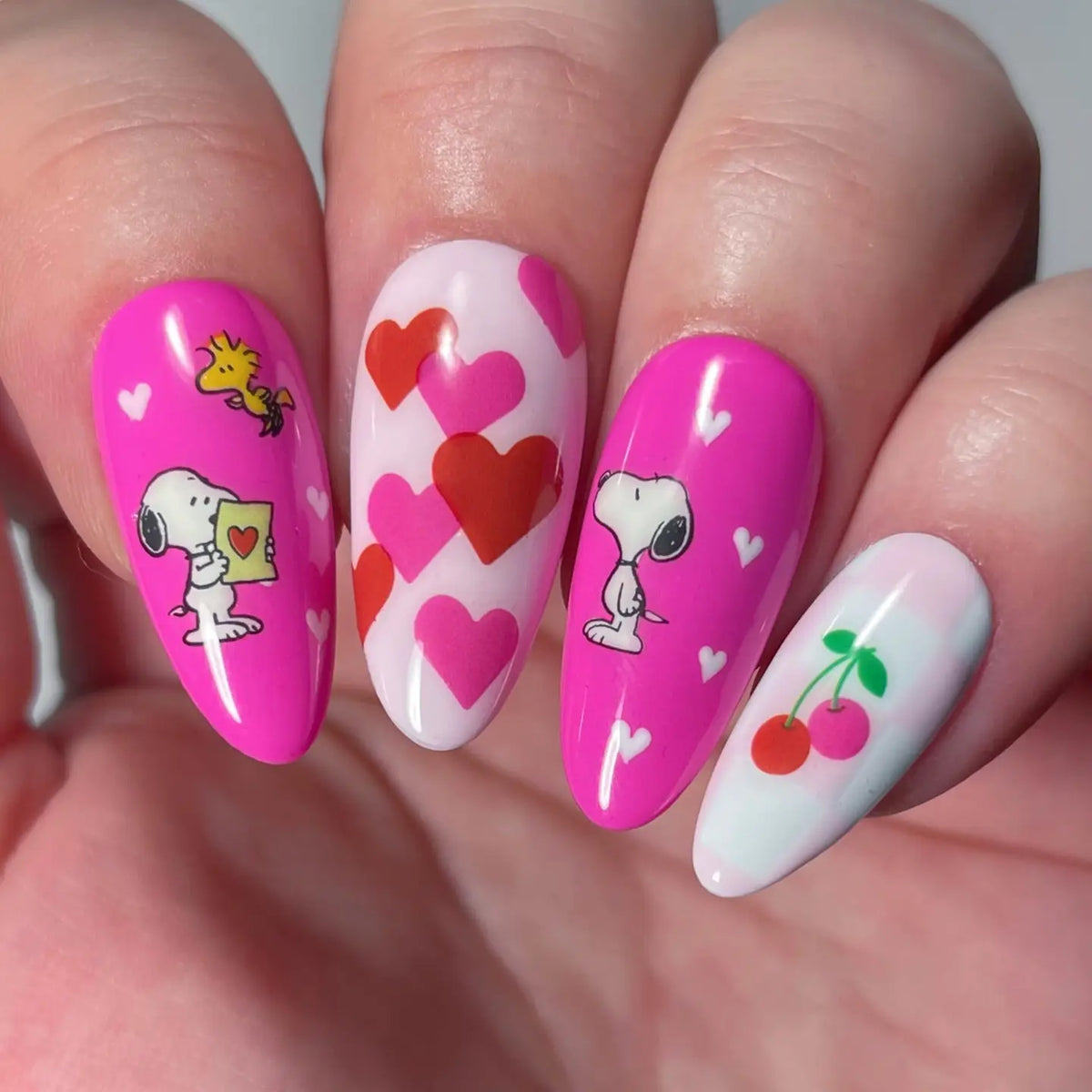 Peanuts Pucker Up Nail Stickers