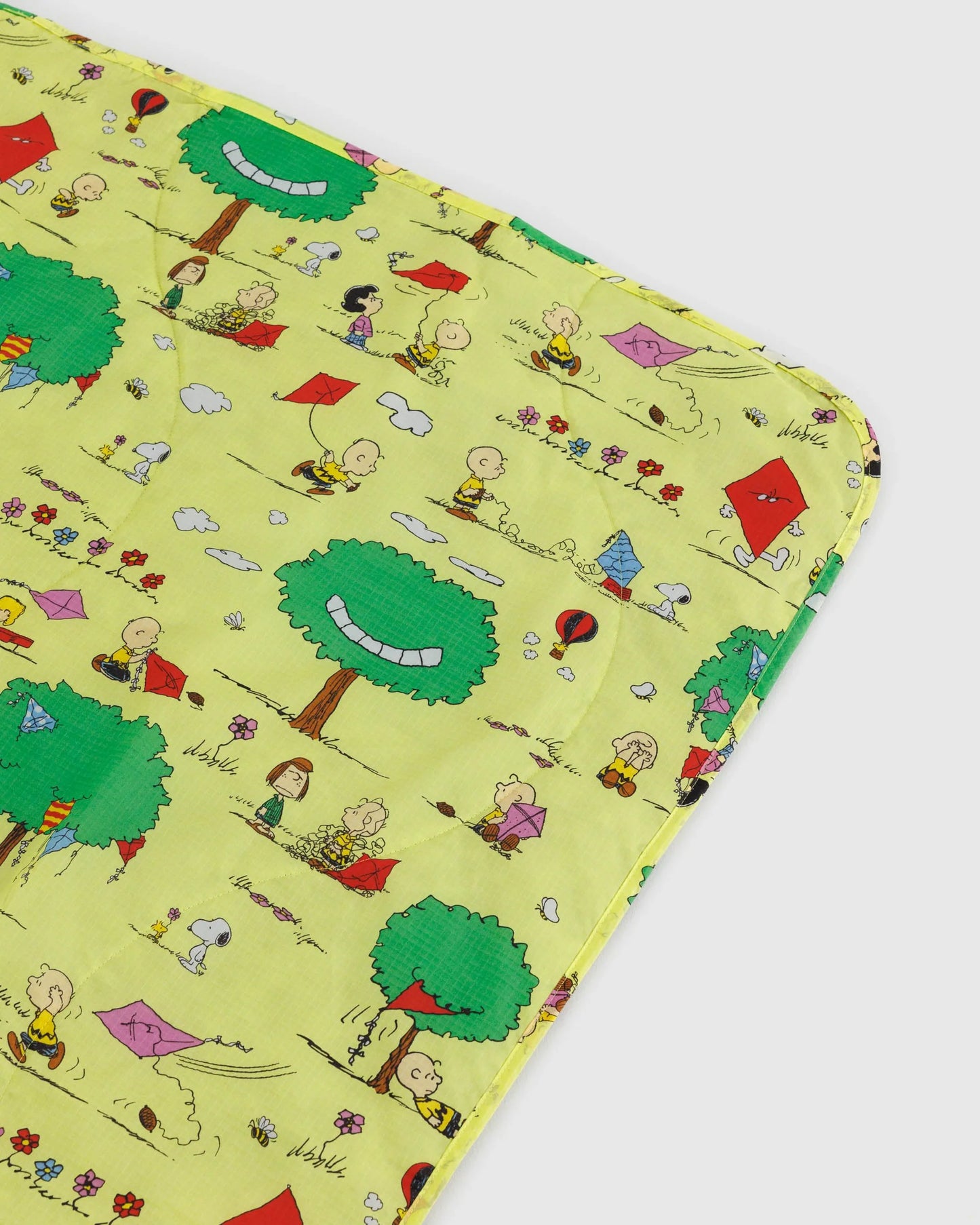 Peanuts x Baggu Floral Snoopy Puffy Picnic Blanket