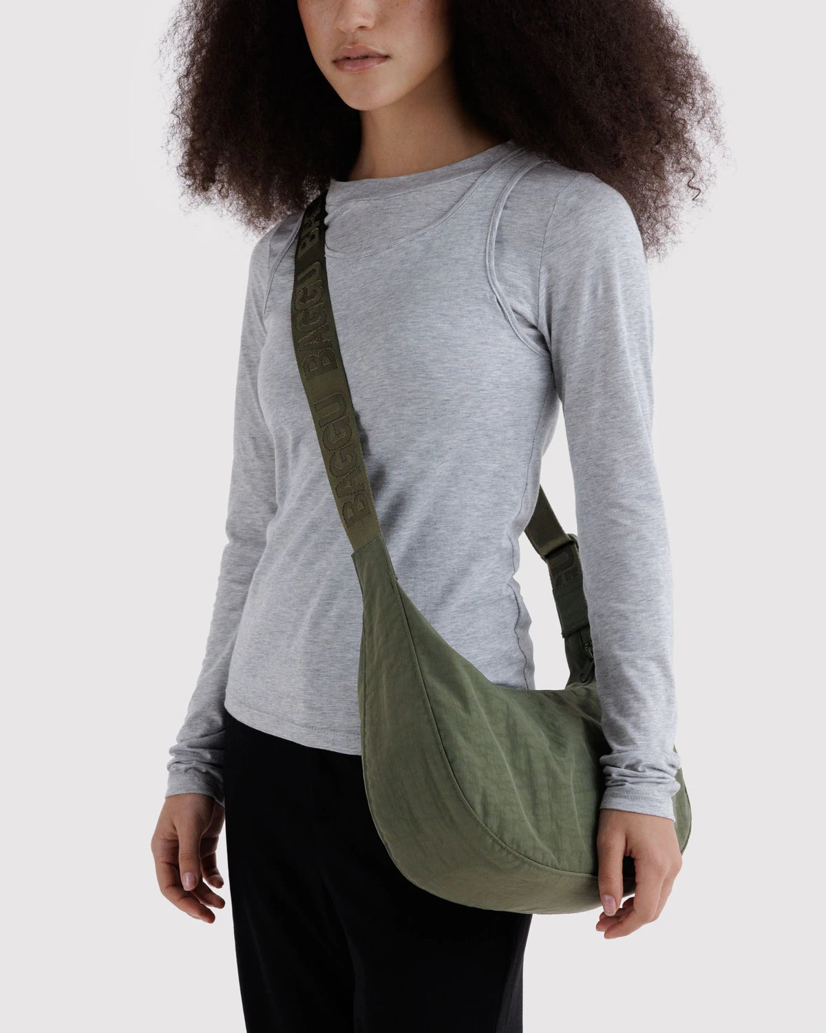 Caper Medium Crescent Baggu