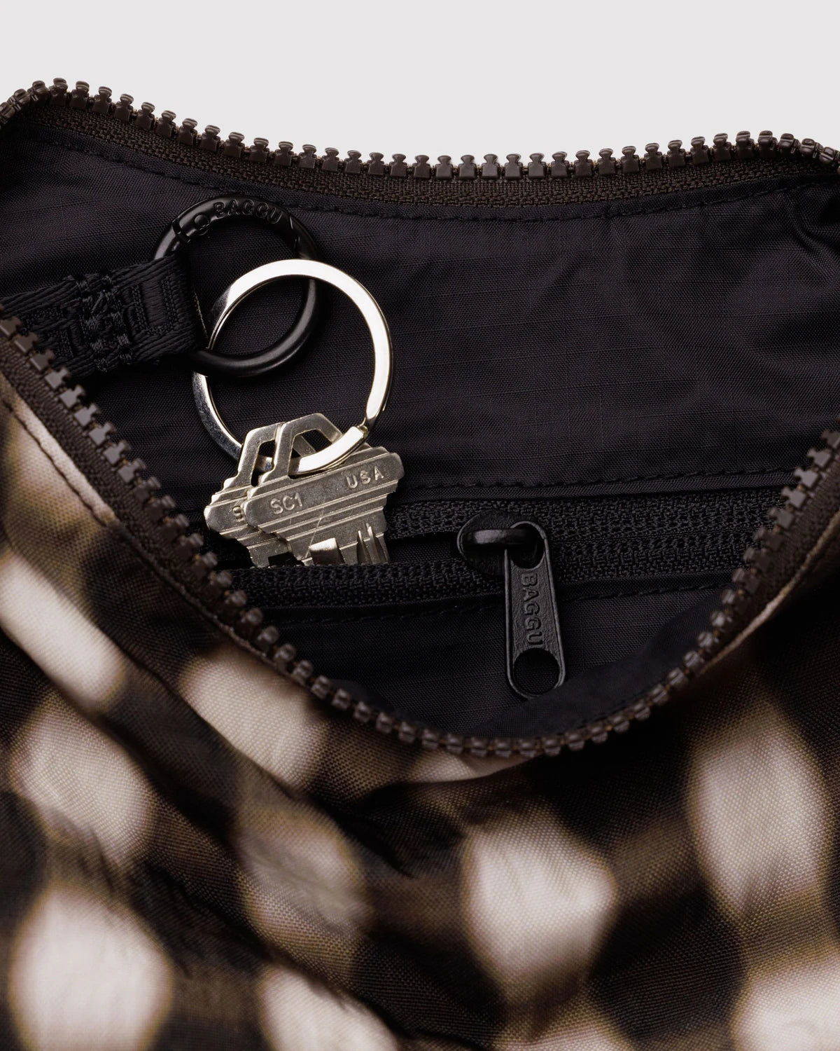 Blurred Gingham Small Crescent Baggu