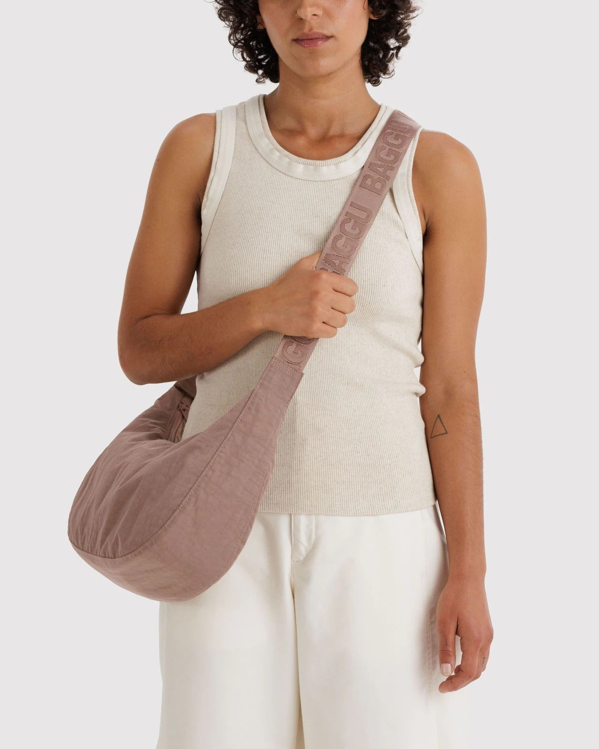 Toasted Almond Medium Crescent Baggu