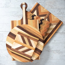 Load image into Gallery viewer, Medium Round Cutting Board